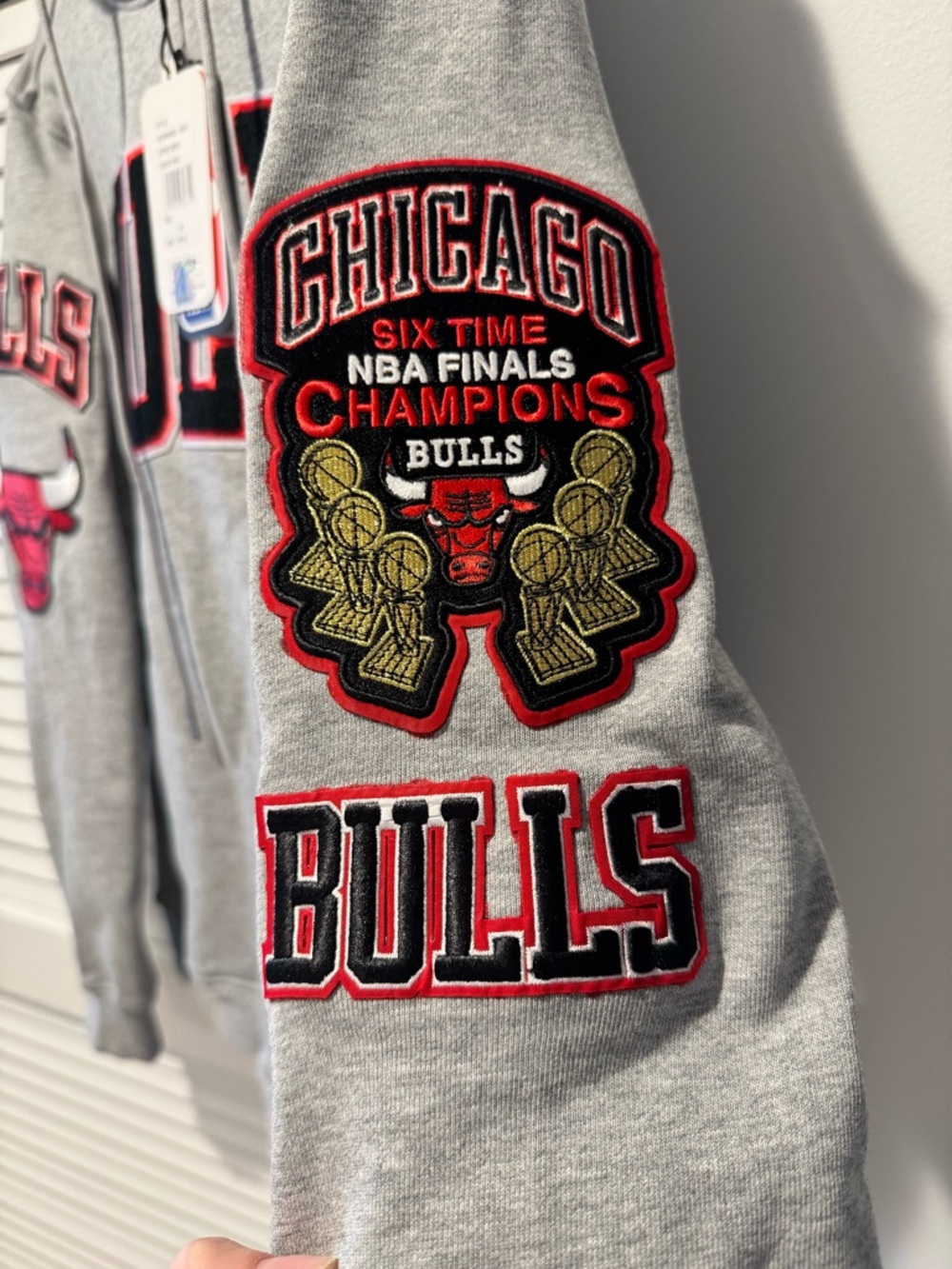 Chicago Bulls Hoodie - Picture 4 of 9